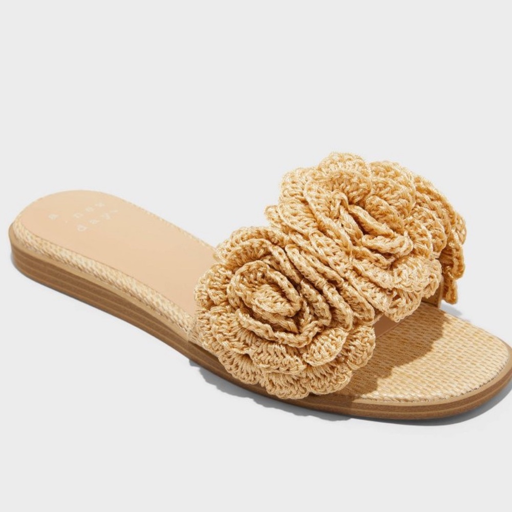 NWT Raffia Flower Slide Sandals